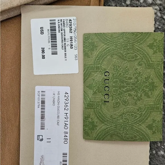 AUTHENTIC Gucci Men's Black and Green Sandals