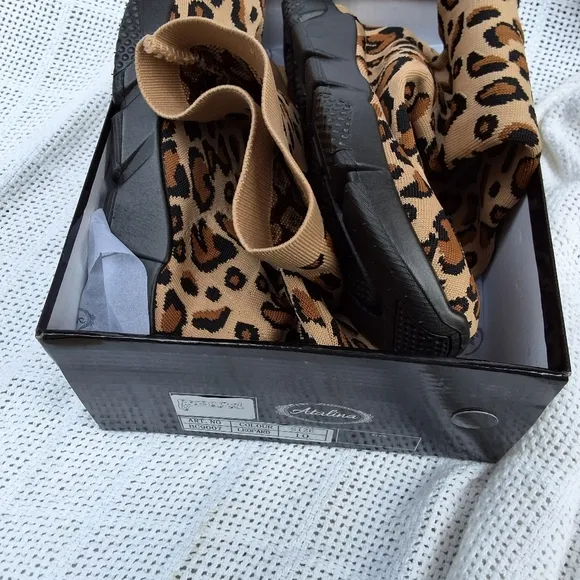 Avaline leopard knee high Stretch boots 10‎ NIB