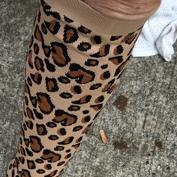 Avaline leopard knee high Stretch boots 10‎ NIB