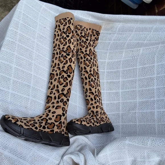 Avaline leopard knee high Stretch boots 10‎ NIB