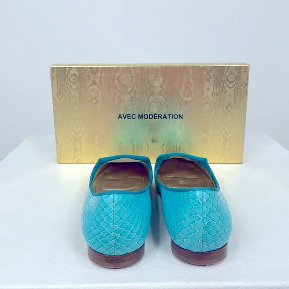 Avec Modération Mazzarina Turquoise Leather Slip on Loafers.