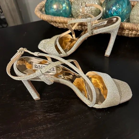 Badgley Mischka Ebiza Elegant Gold Glitter Strappy Heels Size 10 New