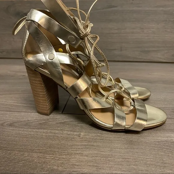 Banana Republic Eryn Gold Gladiator SandalS 6 NEW