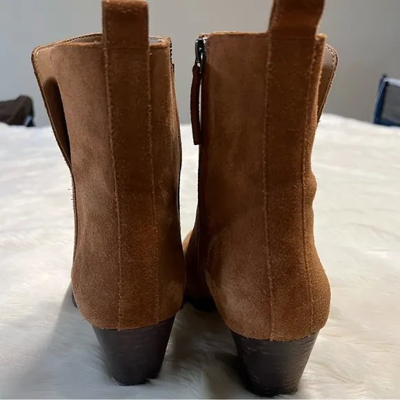 Banana Republic suede casual ankle bootie in camel leather