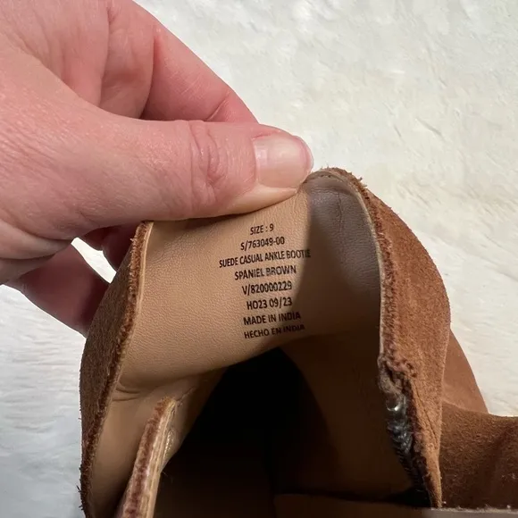 Banana Republic suede casual ankle bootie in camel leather