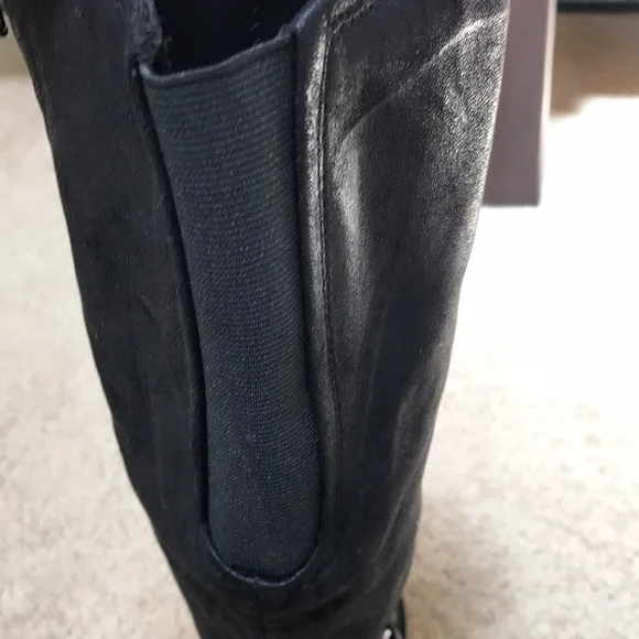 Bare traps 7.5M black tall zipper boots.