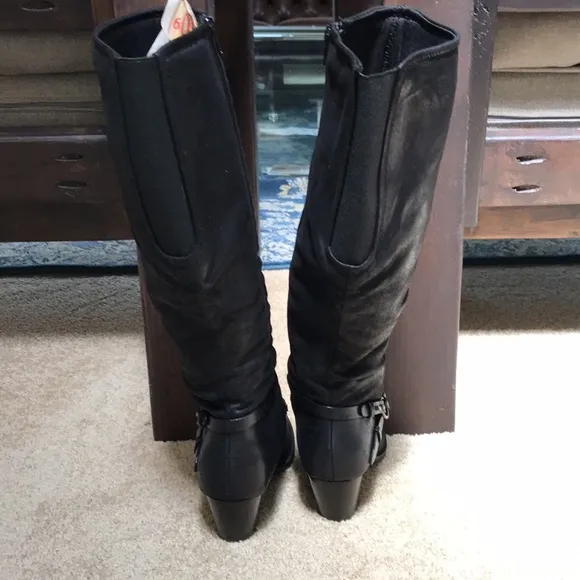 Bare traps 7.5M black tall zipper boots.