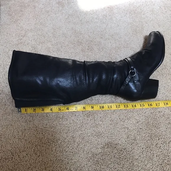 Bare traps 7.5M black tall zipper boots.