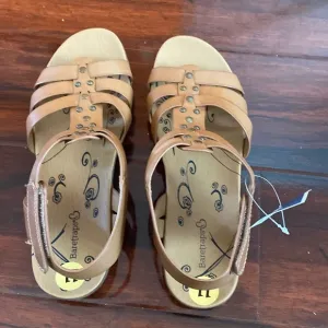 Bare Traps Women’s Sandals Size 11