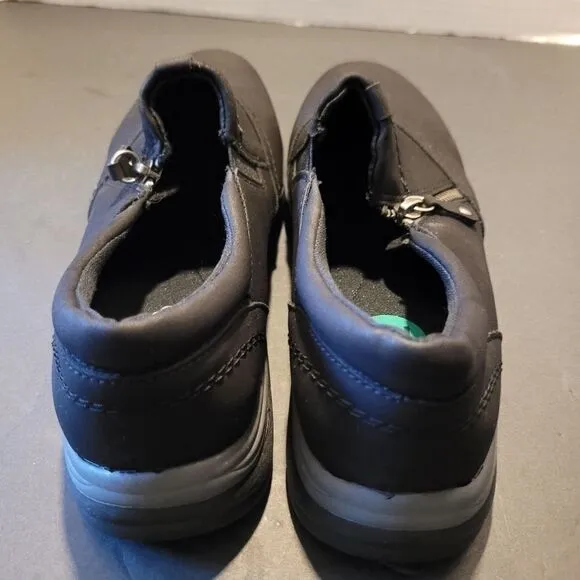 Baretraps Black sip on zipper size 7.5 Nwt comfortable leather Slip on Shoes