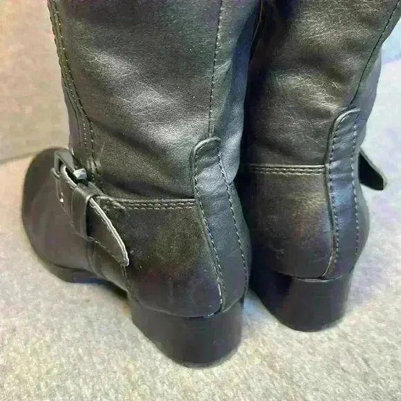 Baretraps Callipso Rounded Top Zippered Riding Boot with Buckle Women’s Size 6.5