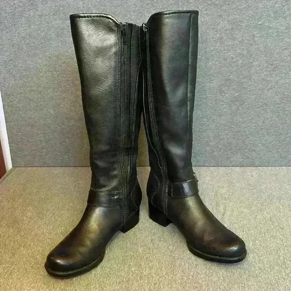 Baretraps Callipso Rounded Top Zippered Riding Boot with Buckle Women’s Size 6.5