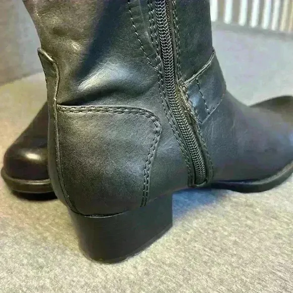 Baretraps Callipso Rounded Top Zippered Riding Boot with Buckle Women’s Size 6.5