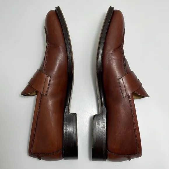 Barneys New York Size 8 brown leather‎ penny loafers. Excellent used condition.