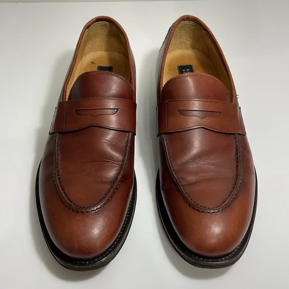 Barneys New York Size 8 brown leather‎ penny loafers. Excellent used condition.