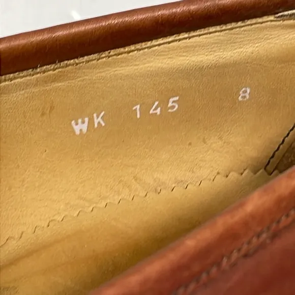 Barneys New York Size 8 brown leather‎ penny loafers. Excellent used condition.
