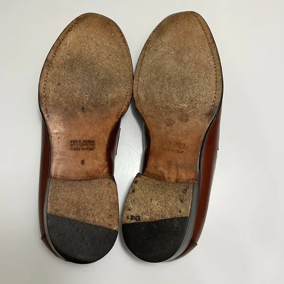 Barneys New York Size 8 brown leather‎ penny loafers. Excellent used condition.