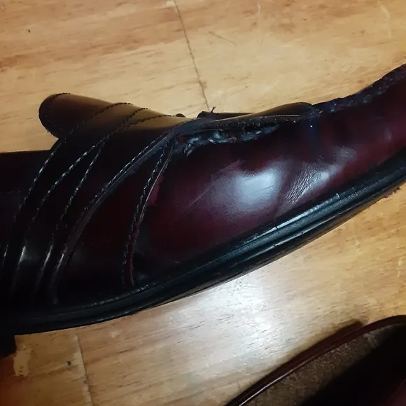 Bass Weejuns Mahogany Brown Tassel Loafers
