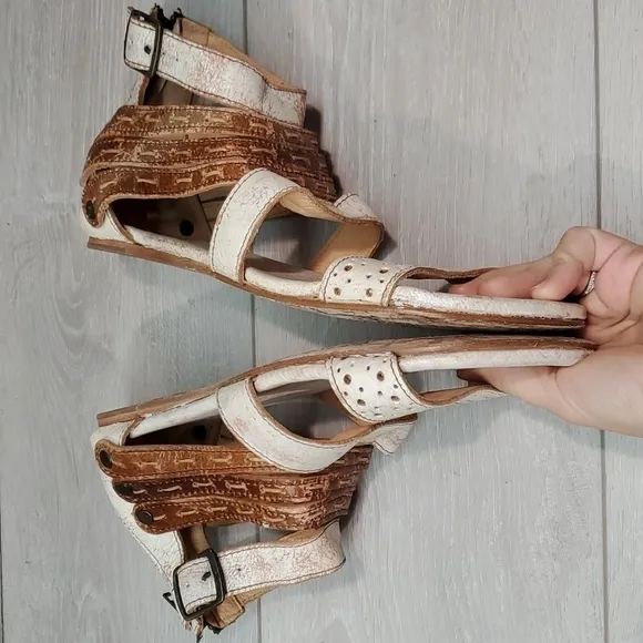 Bed Style Womens Artemis Ankle Distressed Leather Zip Back Sandals shoes sz 9