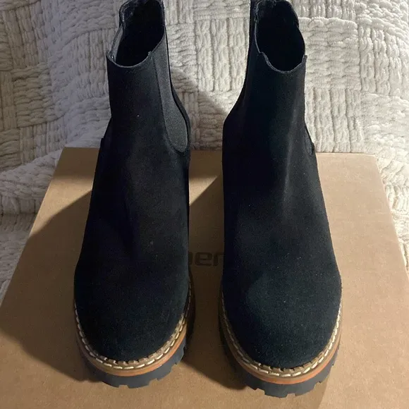 Bertuchi Made in Spain Black Suede Leather Ankle Boot 39/8