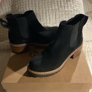 Bertuchi Made in Spain Black Suede Leather Ankle Boot 39/8