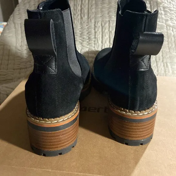 Bertuchi Made in Spain Black Suede Leather Ankle Boot 39/8