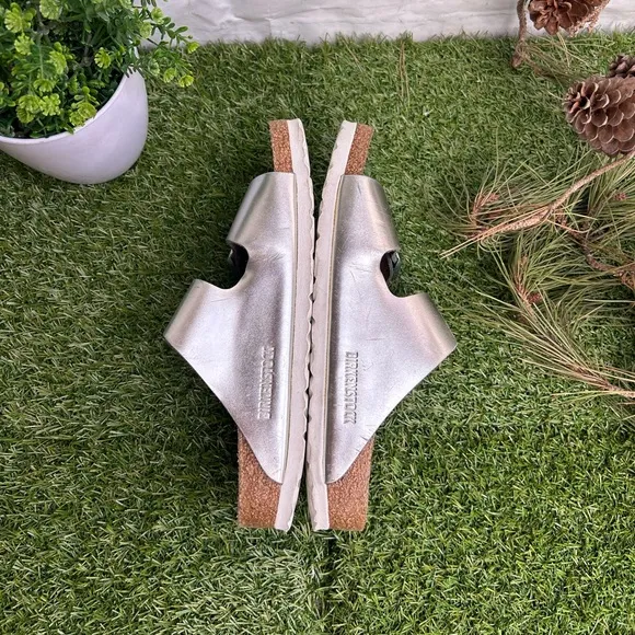 Birkenstock Arizona Soft FootbedLeather - Metallic Silver$150 37 US 6-6.5