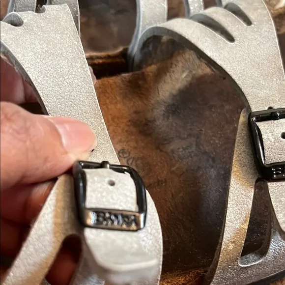 Birkenstock “Birki’s” Silver Strappy Sandals. Women size 8