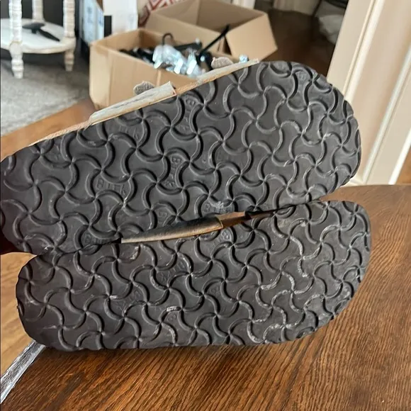 Birkenstock “Birki’s” Silver Strappy Sandals. Women size 8