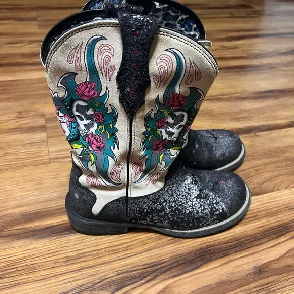 Black and Cream Skull Rose Cowboy Boots