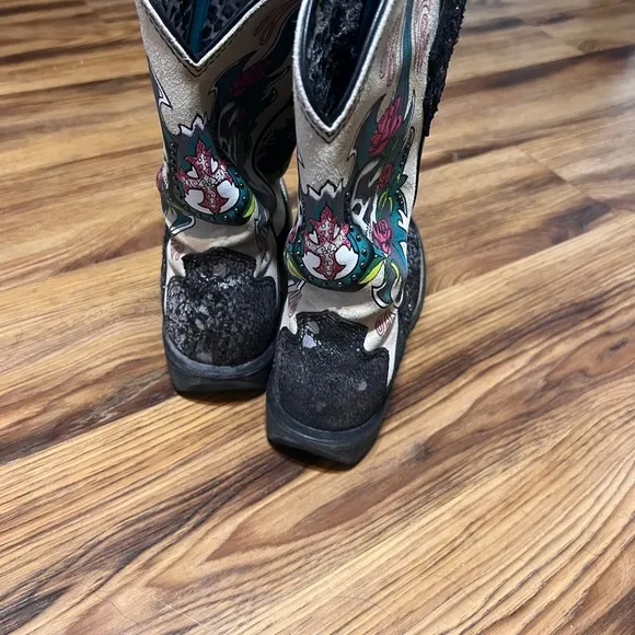Black and Cream Skull Rose Cowboy Boots