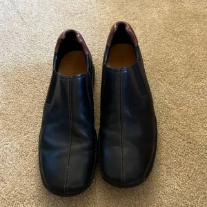 Black Cole Haan leather slip on loafers like new🍒