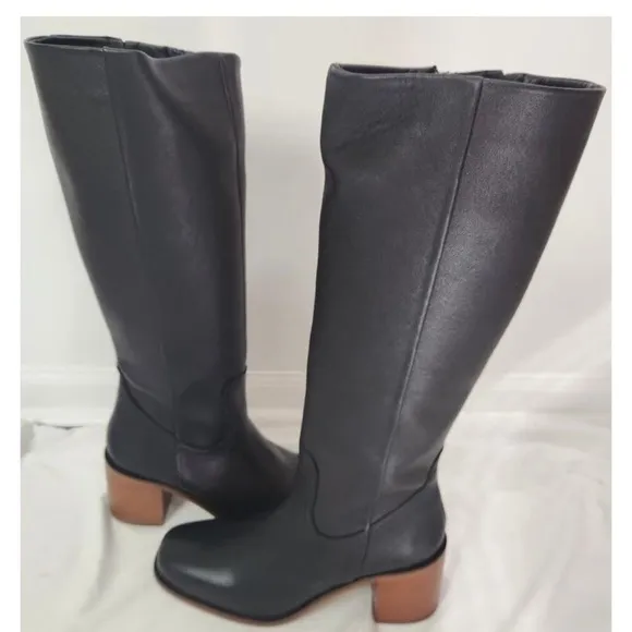 Black Heeled Boots with Timeless Elegance