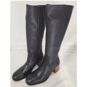 Black Heeled Boots with Timeless Elegance