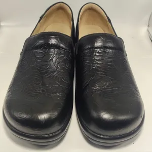 Black Leather Slip-On Loafers with Minimalist Design