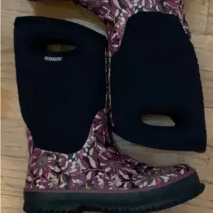 BOGS youth Classics tall black zinnia flowers purple on black boot