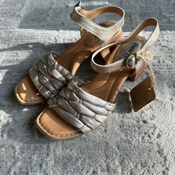 Born Women Sandals OpenToe Ankle Block Chunky Heels Leather Metallic Sz 9M NEW