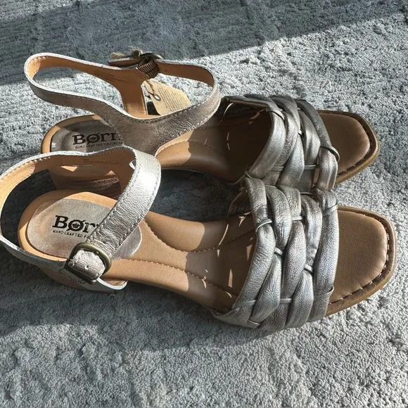 Born Women Sandals OpenToe Ankle Block Chunky Heels Leather Metallic Sz 9M NEW