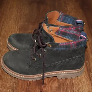 Boys Nice Tommy Hilfiger Black Leather Suede Casual Winter Boots size 6 Youth 6Y