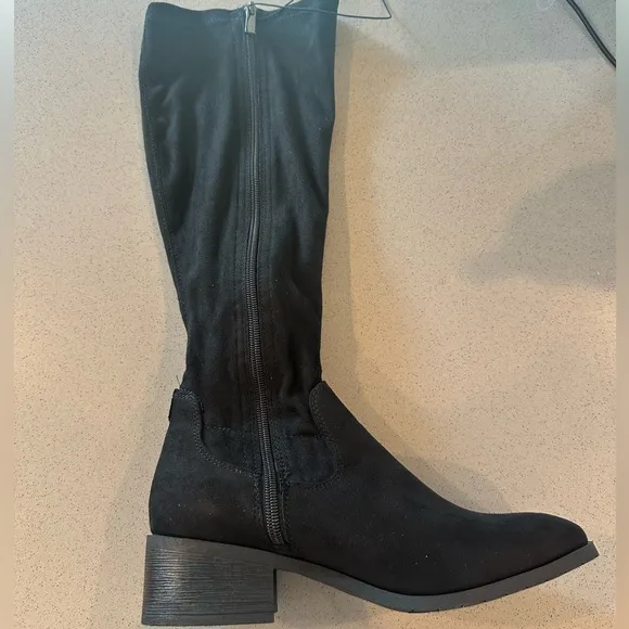 BRAND NEW IN BOX! Kenneth Cole Ladies' Tall Knee High  Black Boots Size 9