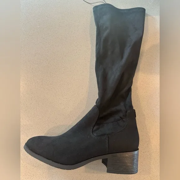 BRAND NEW IN BOX! Kenneth Cole Ladies' Tall Knee High  Black Boots Size 9