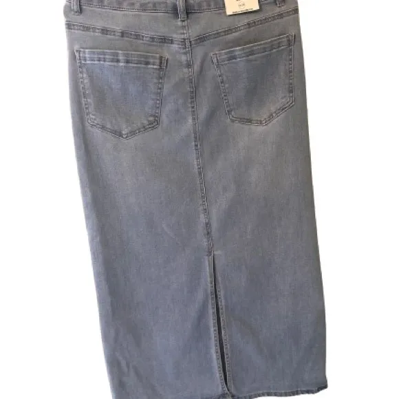 Brand New Women's  Denim Maxi Skirt Size 8 Trendy Influencer Top Pick