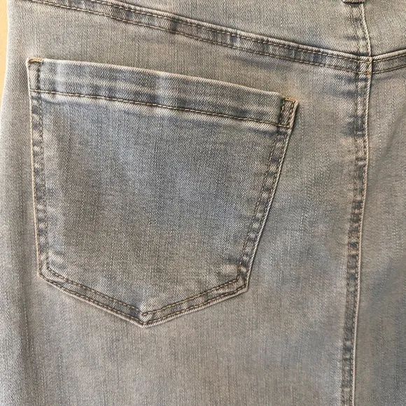 Brand New Women's  Denim Maxi Skirt Size 8 Trendy Influencer Top Pick