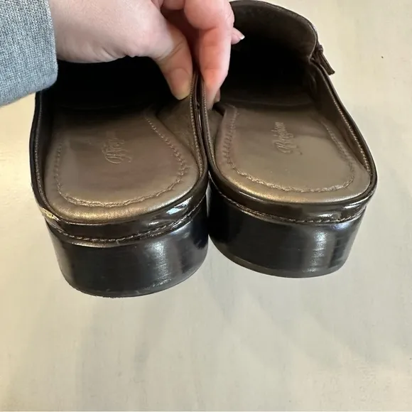 Brighton Women’s Brown Rounded Toe Leather Slip On Loafers Size 9.5N GUC
