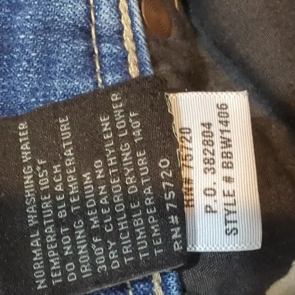 BUCKLE BLACK Straight Stretch jeans in Talla style #BBW1406 cut#76 sz 28x34 EUC