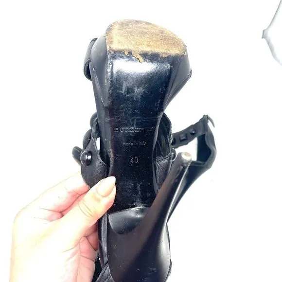 BURBERRY Leather Embellished Sandals‎ Sz 40