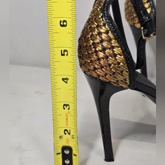 BURBERRY SANDALS SZ 39