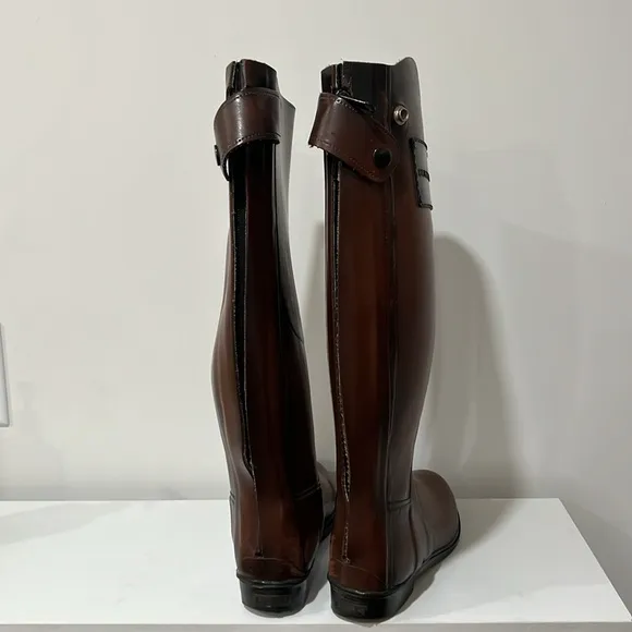 Burberry woman’s  Brown Riding Boots size 7