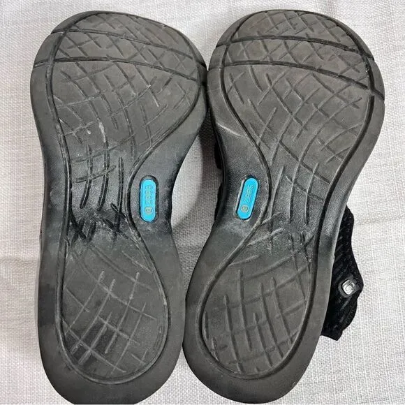 BZees Black Wedge Sandals Size 7 KISS Sport Casual Slingback Open Toe