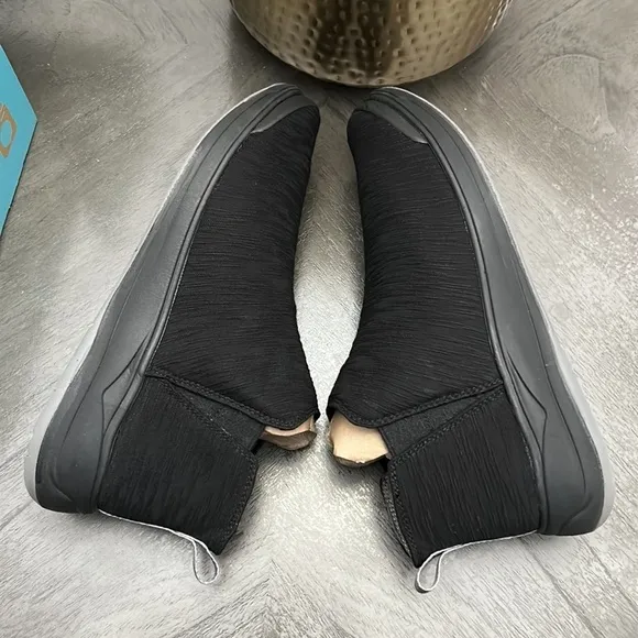 Bzees Tempo Women's Slip-on Sneaker Boots (WIDE)